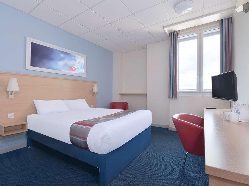 Travelodge Aberdeen Central Room photo