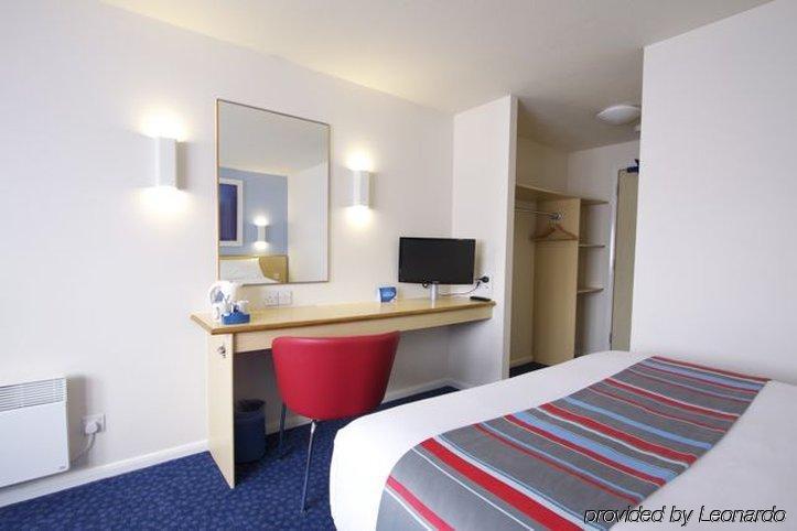 Travelodge Aberdeen Central Exterior photo
