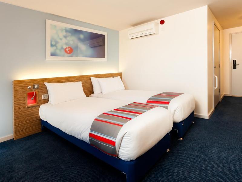 Travelodge Aberdeen Central Exterior photo