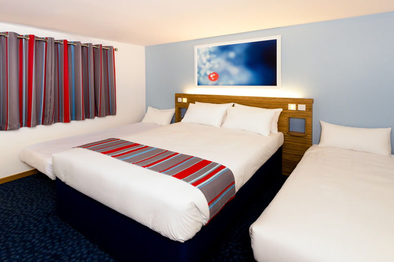 Travelodge Aberdeen Central Exterior photo