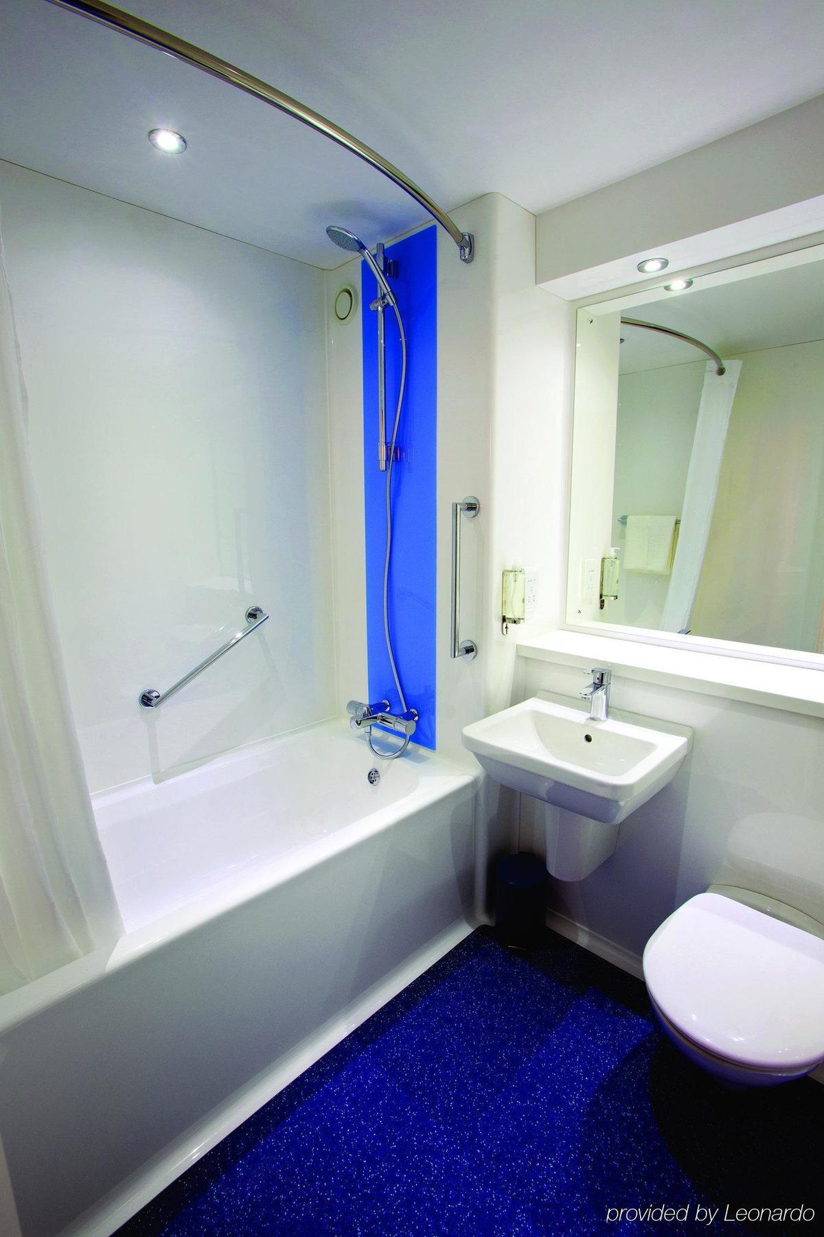 Travelodge Aberdeen Central Exterior photo