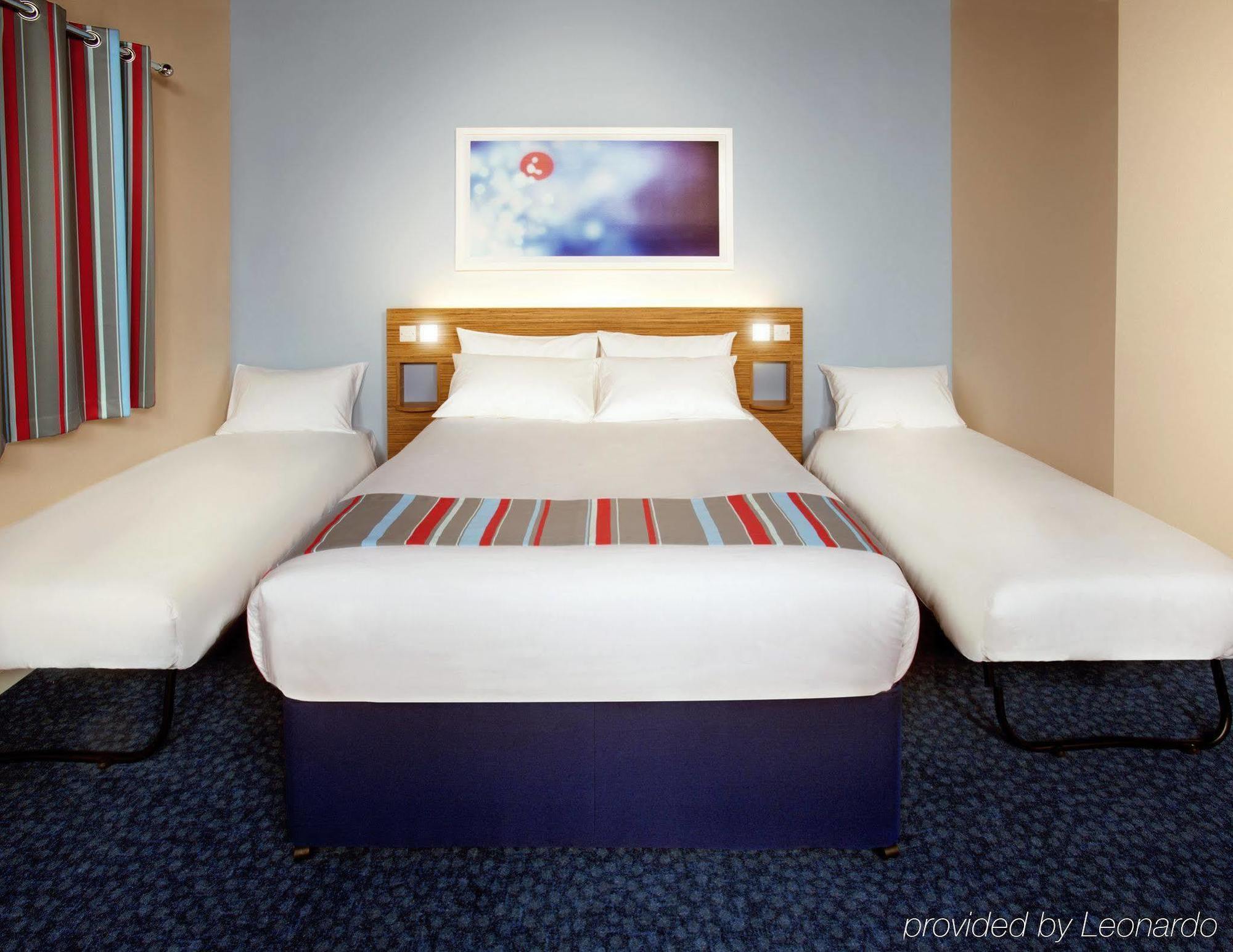 Travelodge Aberdeen Central Exterior photo