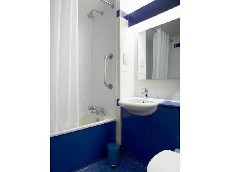Travelodge Aberdeen Central Exterior photo