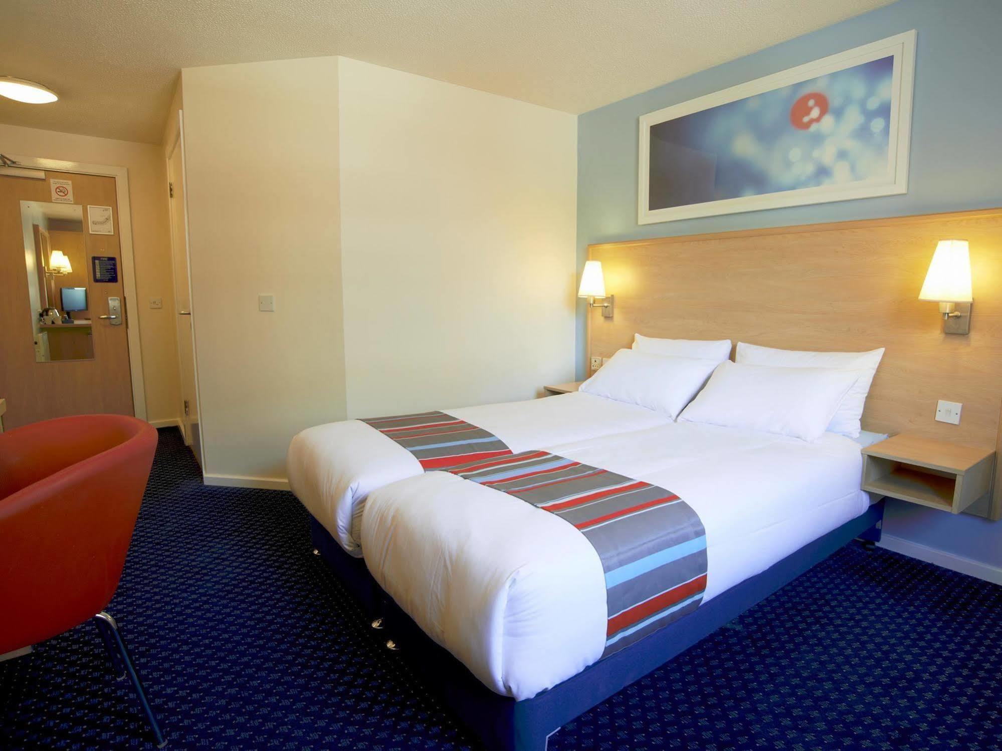 Travelodge Aberdeen Central Exterior photo