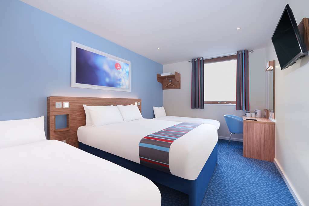 Travelodge Aberdeen Central Room photo