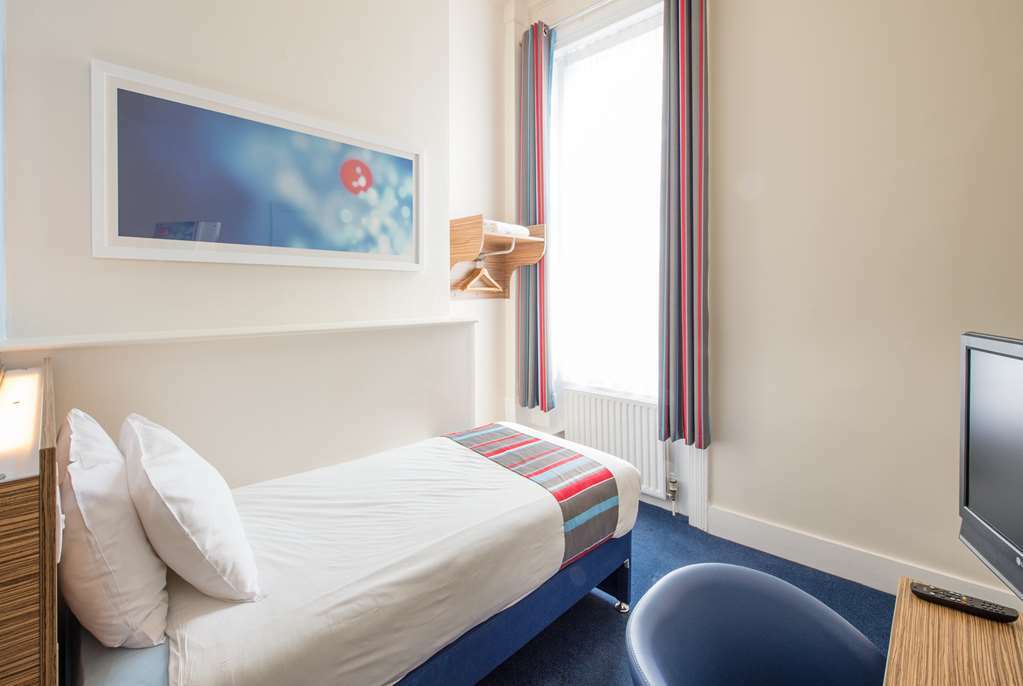 Travelodge Aberdeen Central Room photo