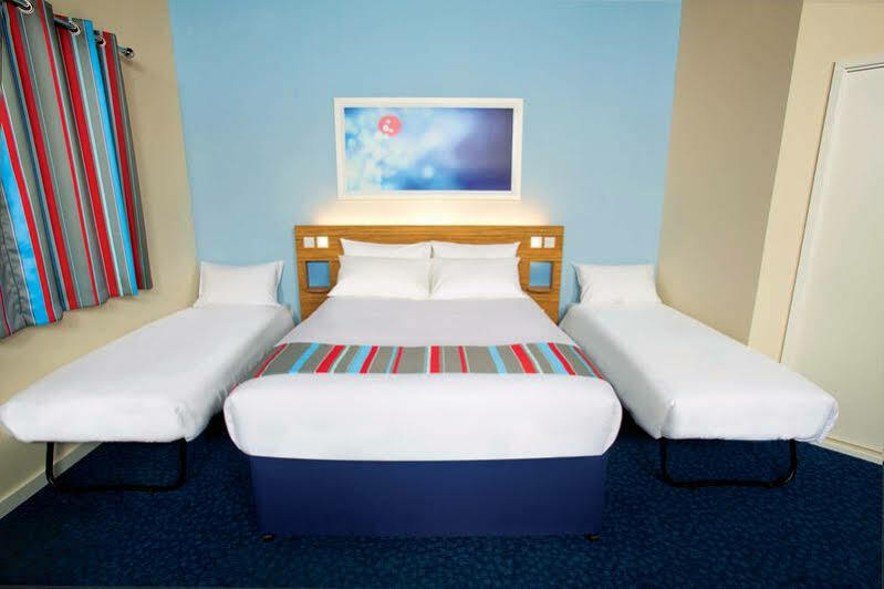 Travelodge Aberdeen Central Exterior photo